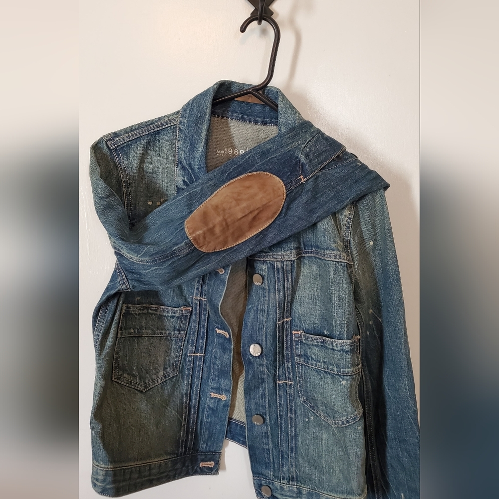 Gap 1969 Vintage Denim Jacket with Suede Elbow Patches size Medium